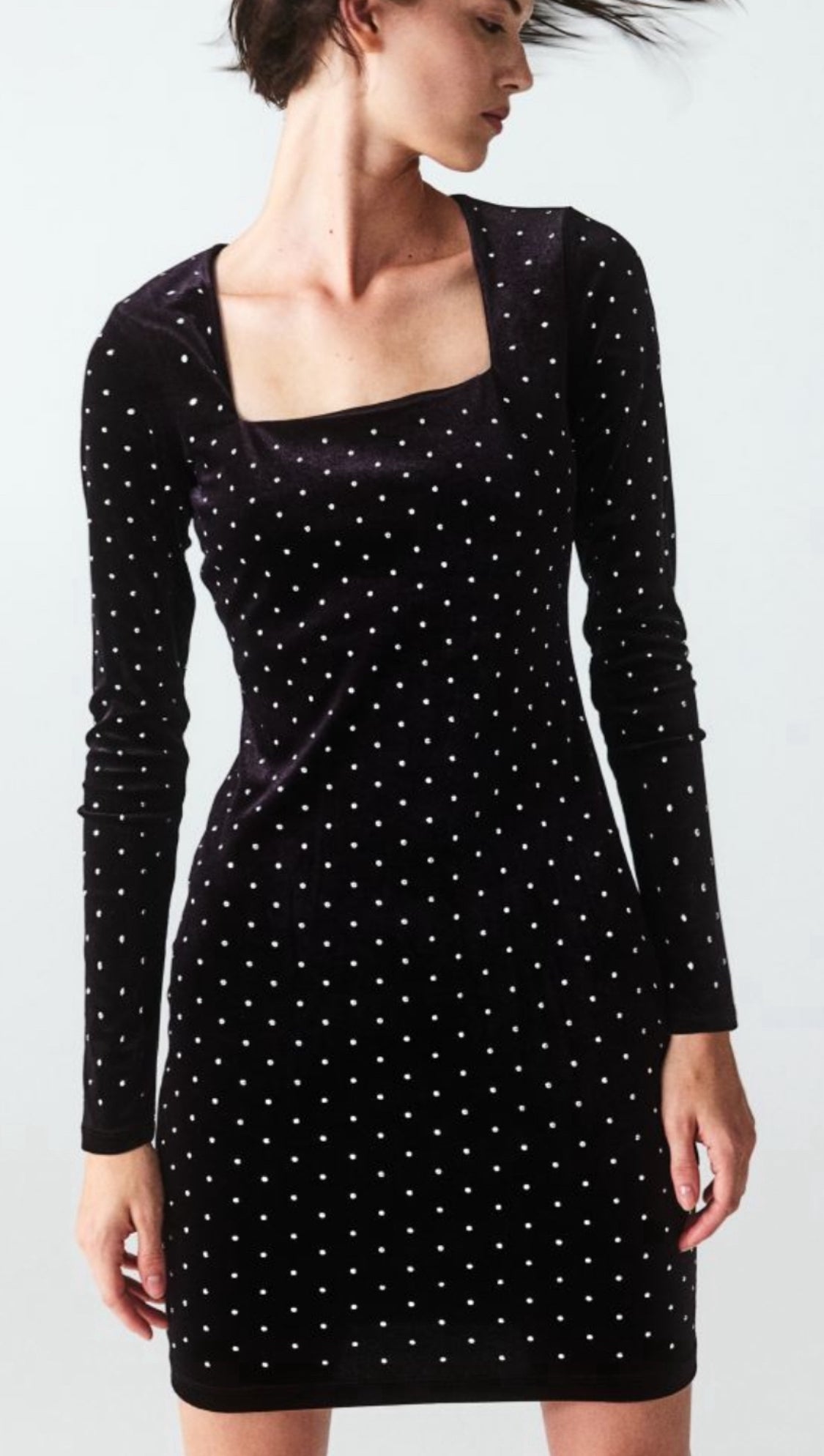 Robe en velour : neuve stretch confo . ( manque 2 brillants en dessous d’une manche ). XL/ femme .