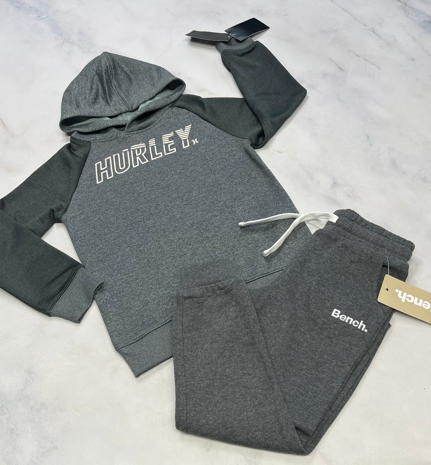 DUO neuf ! Cagoule Hurley + Jog. Bench fait 5-6 ans
