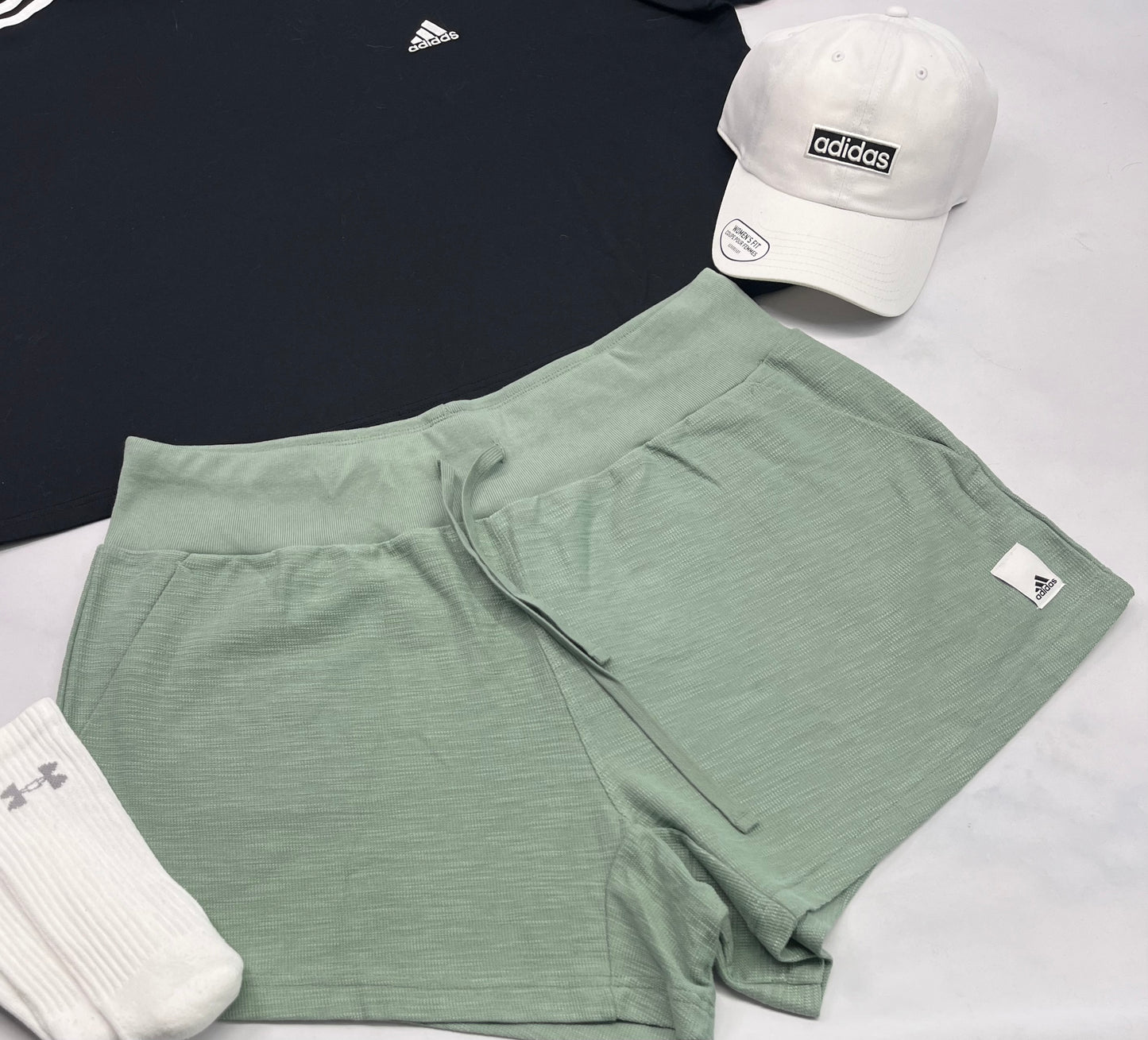 🌵 Short : Adidas XL/ femme incroyable neuve !
