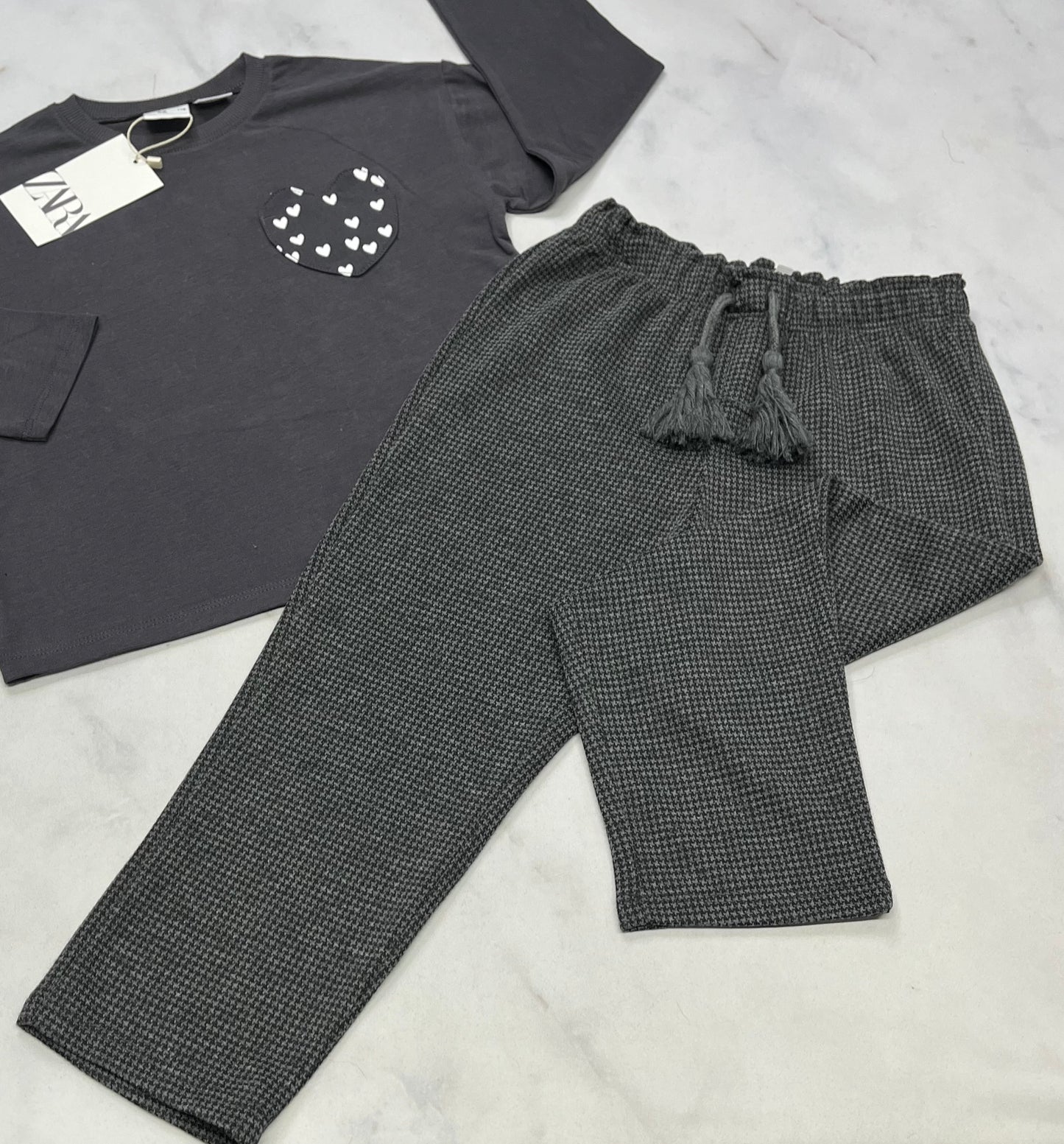 Duo 5 ans  ! ZARA fait 5 ans neuf ! + Pantalon ultra mou taille élastique mango + 5 ans comme neuf!