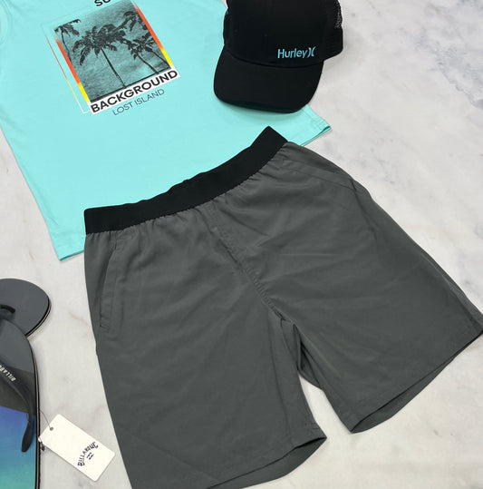 🌴 Short : grise Tag en tissu de sport ultra léger . Taille élastique 12 ans garçon neuve !