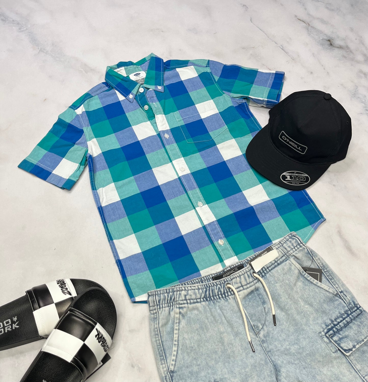 🩵 Solde Chemise : Place 10-12 ans garçon comme neuve à part ombrage flou au bas complètement .