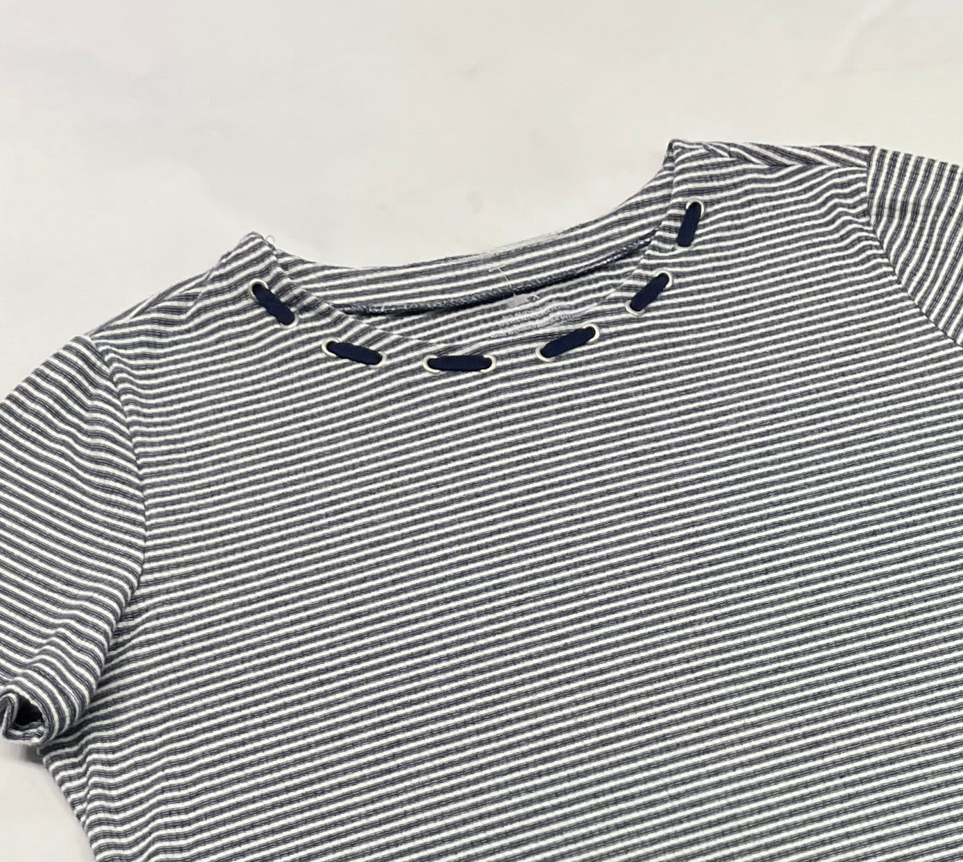 ⚓️ Manche courte : En tricot extensible Jax fait XL femme stretch comme neuf ! Beau détails au col ( cordon marine ).