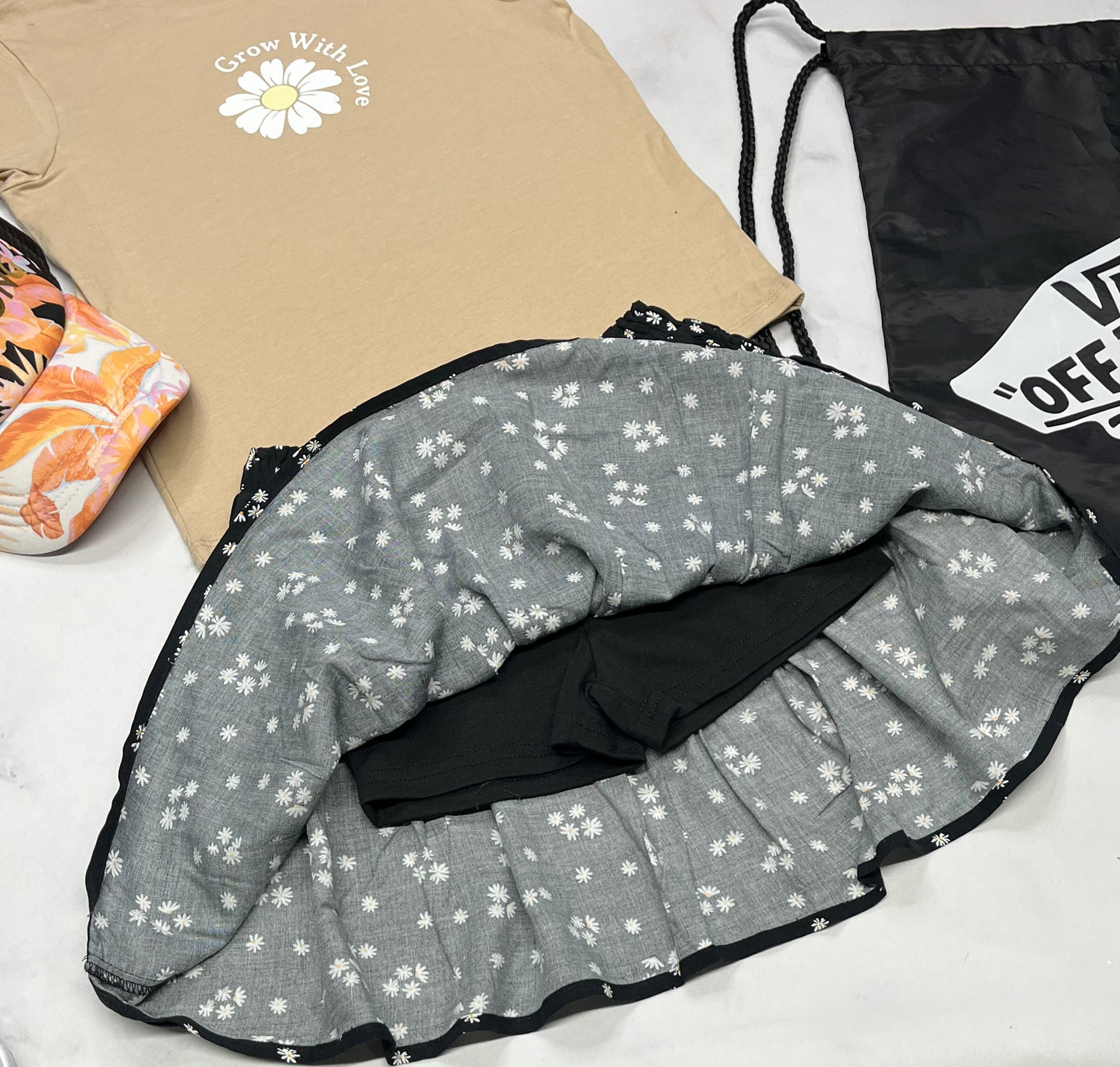 🌼 Jupe :fleurie avec short intégré sur taille élastique mile end . Hyper confortable . 7(6x-7) neuve .