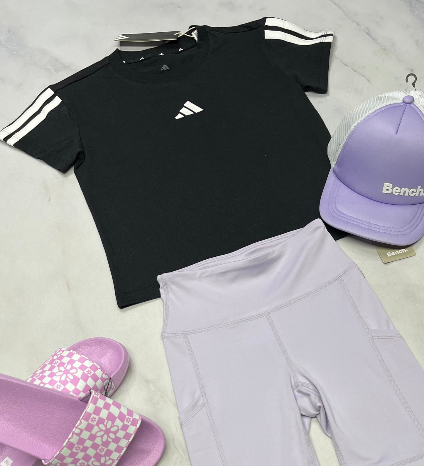 🦄 Manche courte : Adidas en coton noir fait 7-8 ans fille neuf !