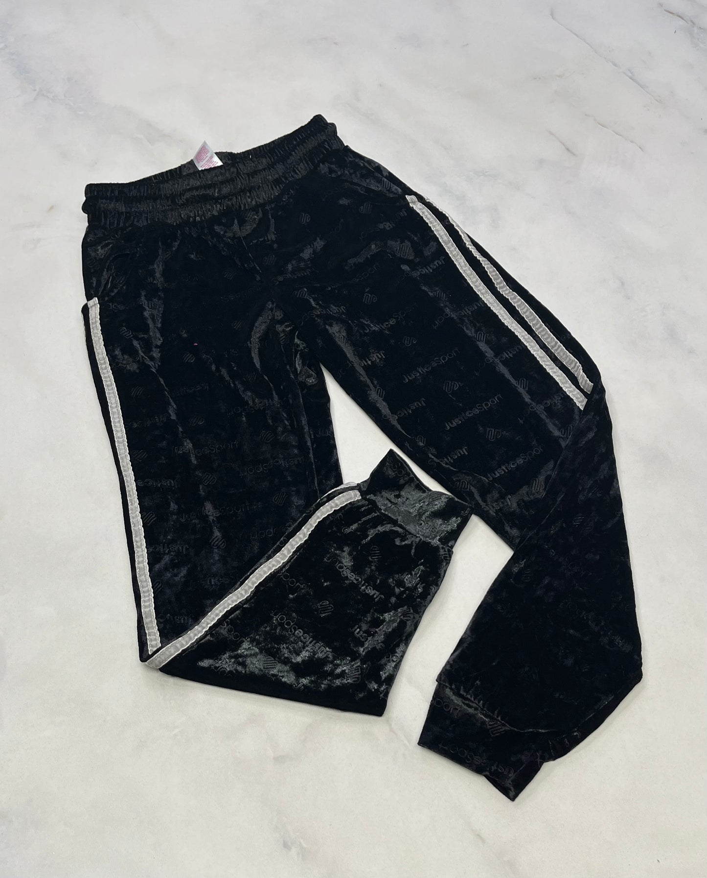 Pantalon en velour : doux noir Justice fait 8 ans fille comme neuf! ( inscrit justice partout en ton sur ton ) superbe .