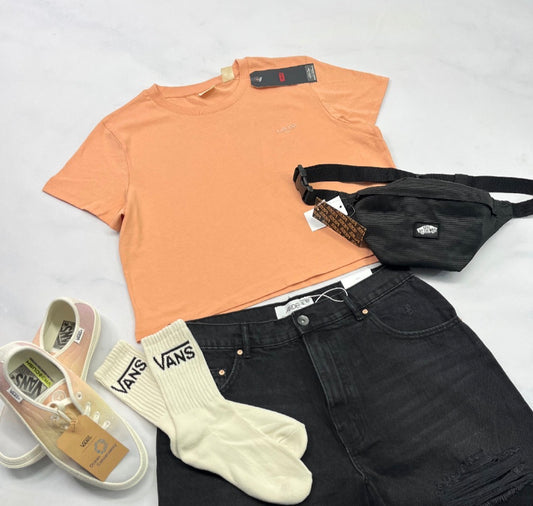 ☀️ Lévis : Manche courte corail pâle , mini logo au devant . Look écourté fait M/ femme neuf !