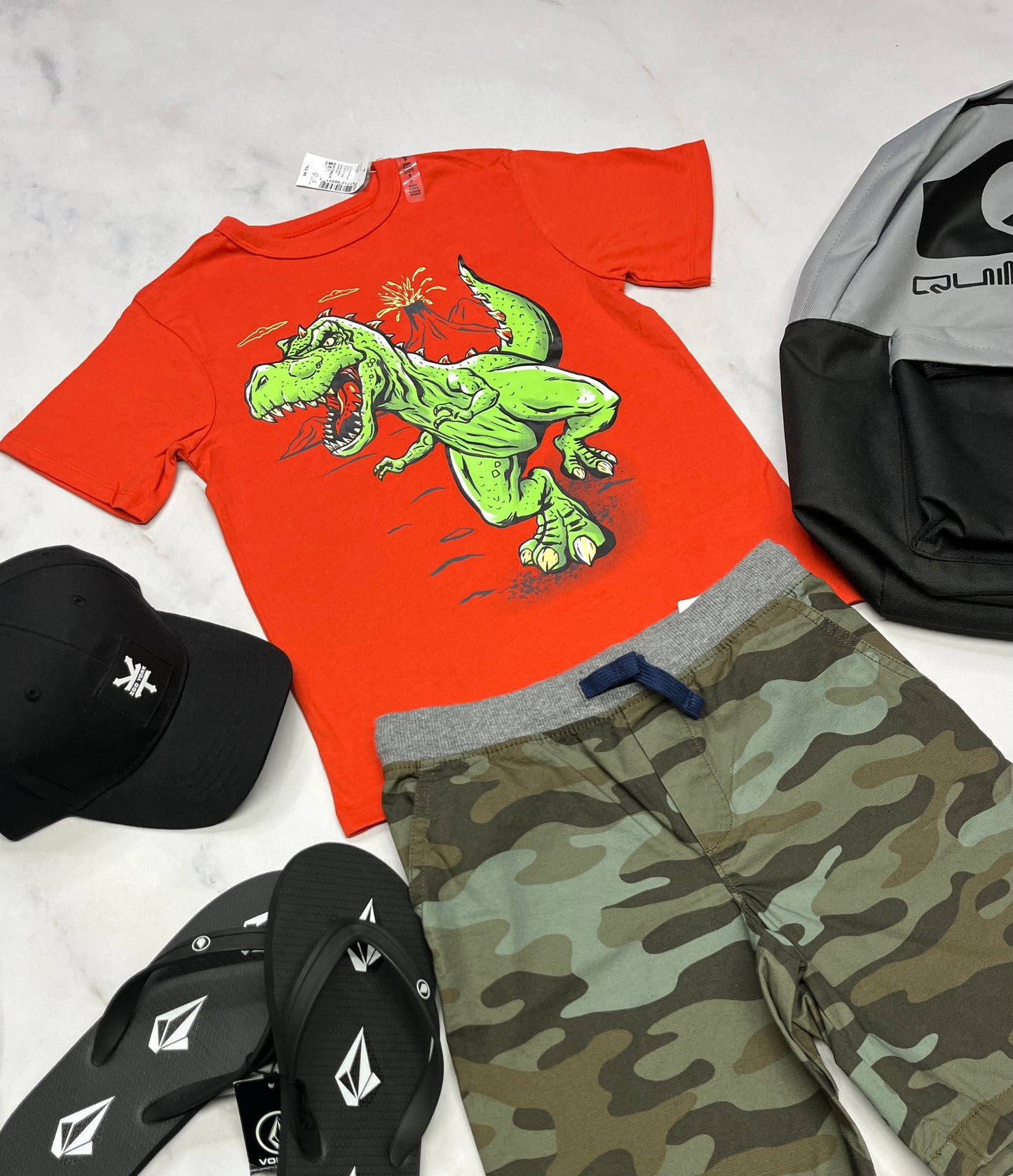 🌴 T-Shirt : orangé Dino 5-6 ans confo neuf!!