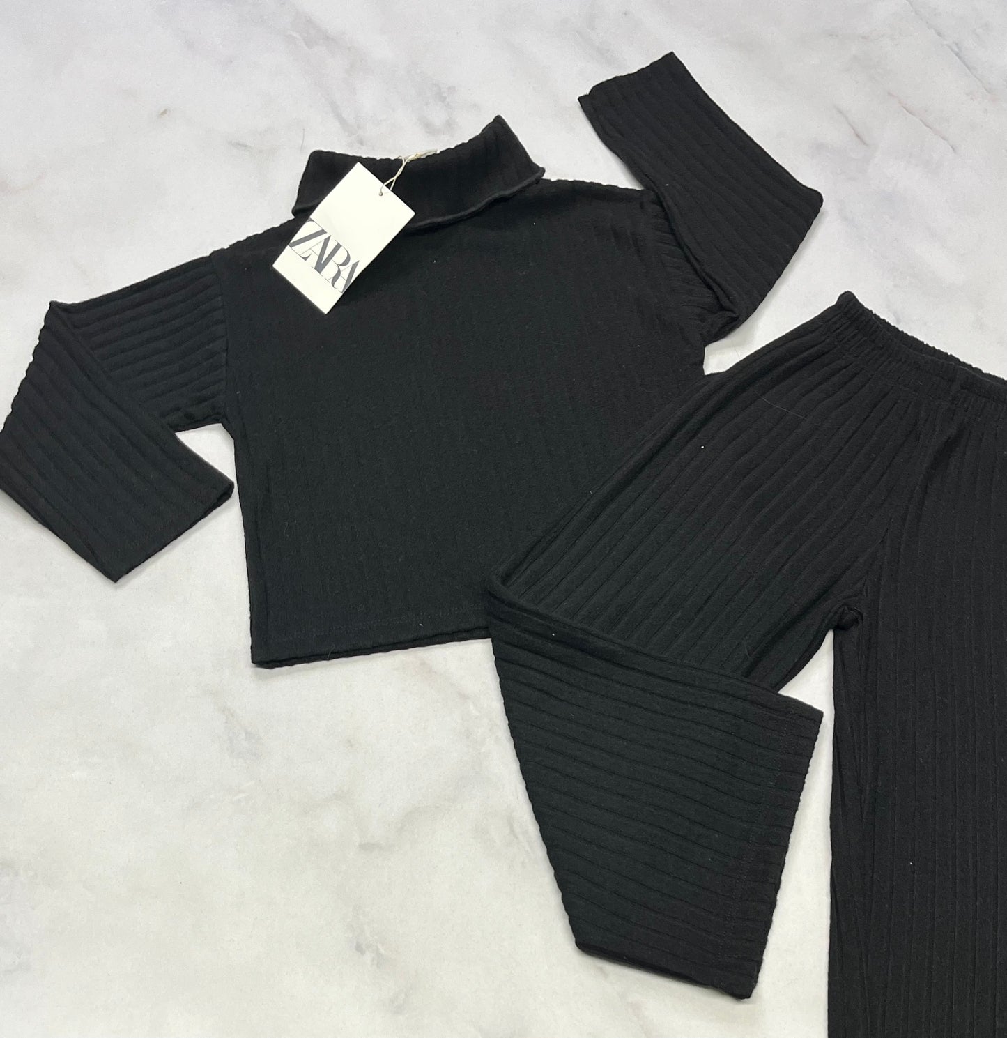 ZARA duo : ensemble neuf 4-5 ans tissu hyper doux coupe tendance mou confo .