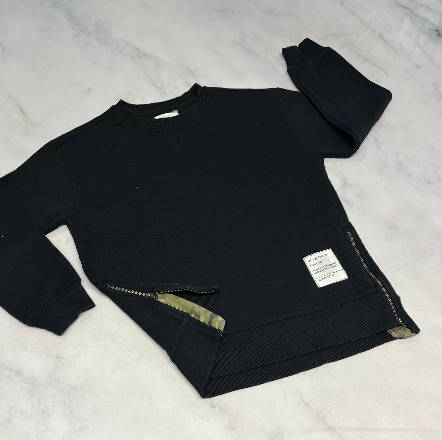 ZARA : ouaté 10 ans garçons relax fit / 2 zips au bas . Super état !