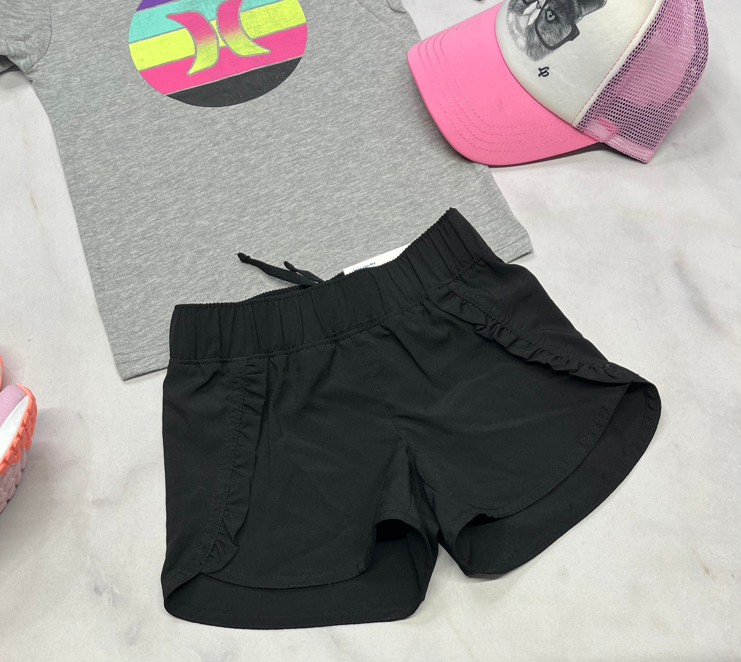💕 Short : tissu de sport noir 5 ans fille . Beau détails au devant . Sous culotte int. Neuve !
