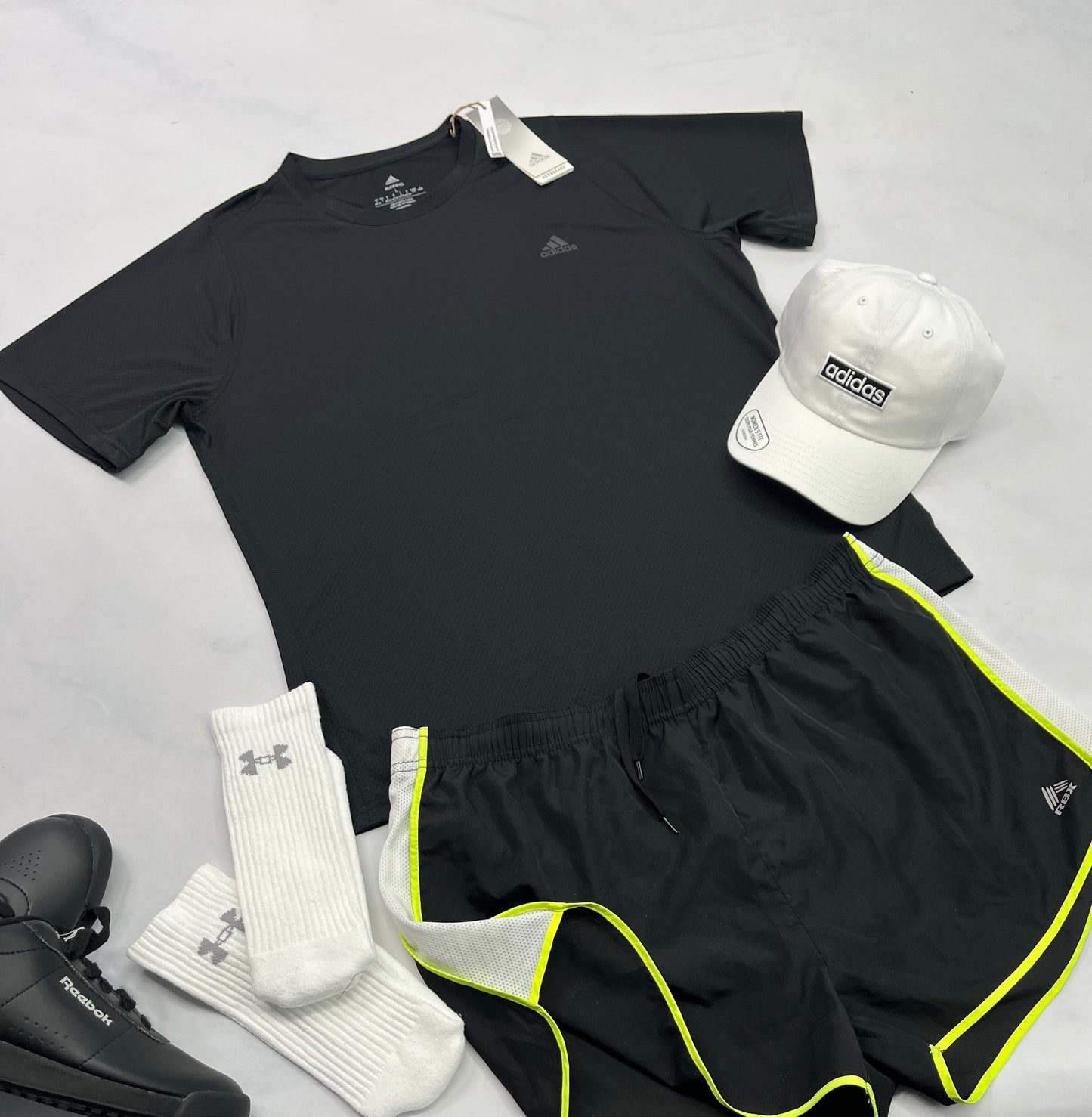 🤩 Manche courte : Adidas Running/ qui respire tissu de sport léger . L/femme neuf ! Beau logo au dos .