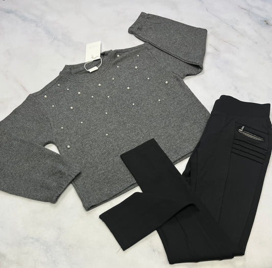 Duo : ZARA tricot doux avec perles 12-13 ans manche  ballon neuf + Skinny Jeg. Stretch . Bande de cuir autour des zips des poches . 12 ans comme neuf!