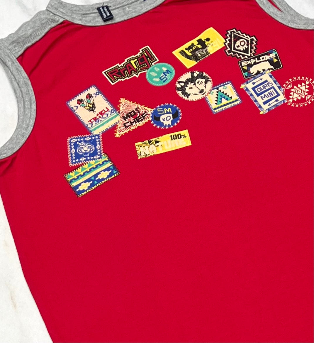 🌴 Camisole : Souris Mini fait 7 ans garçon comme neuve .