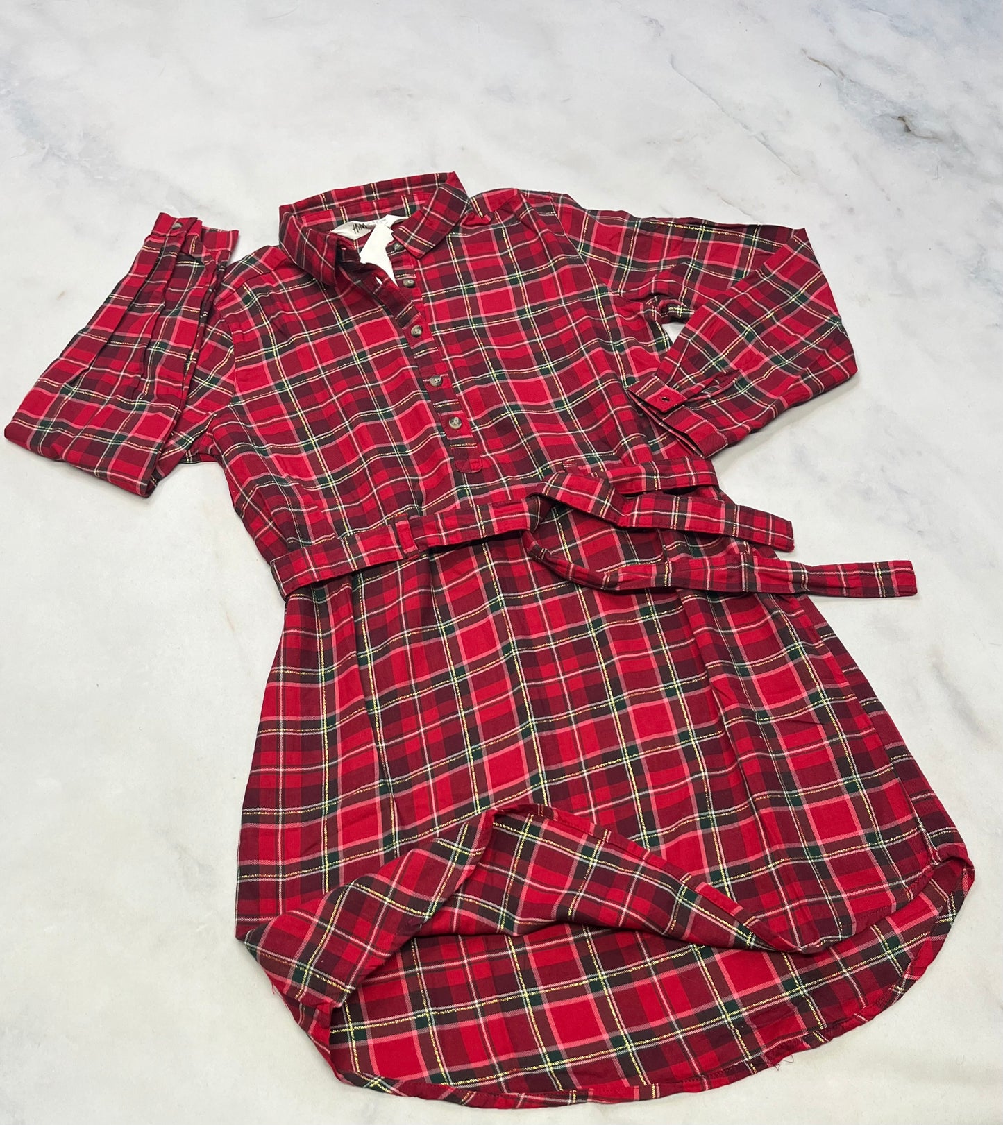 Robe : beau tissu avec fil OR brillant dans le tissu . 8-9(8 ans ) neuve .
