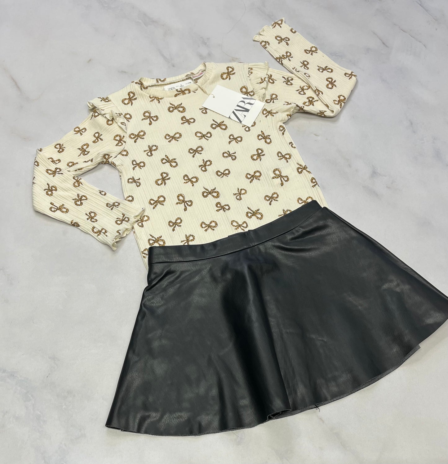 Duo neuf 4-5 ans : ZARA rib.texturé fait 4-5 ans neuf ! + Jupe effet cuir mou 4-5 ans ajustable neuve .