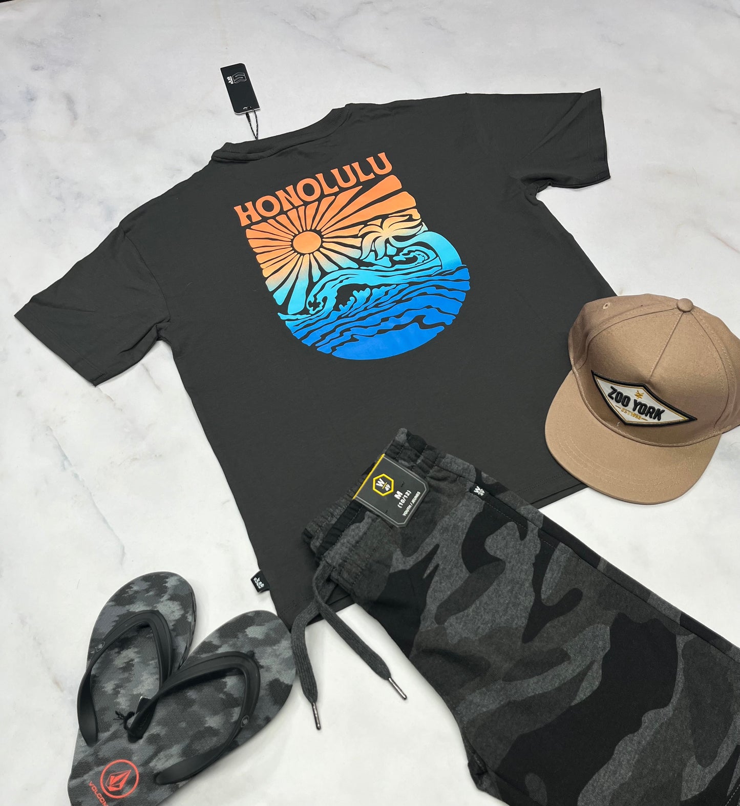 ☀️ T-Shirt : Charcoal en beau coton avec logo au dos . 12 ans garçon confo . Surface neuf !