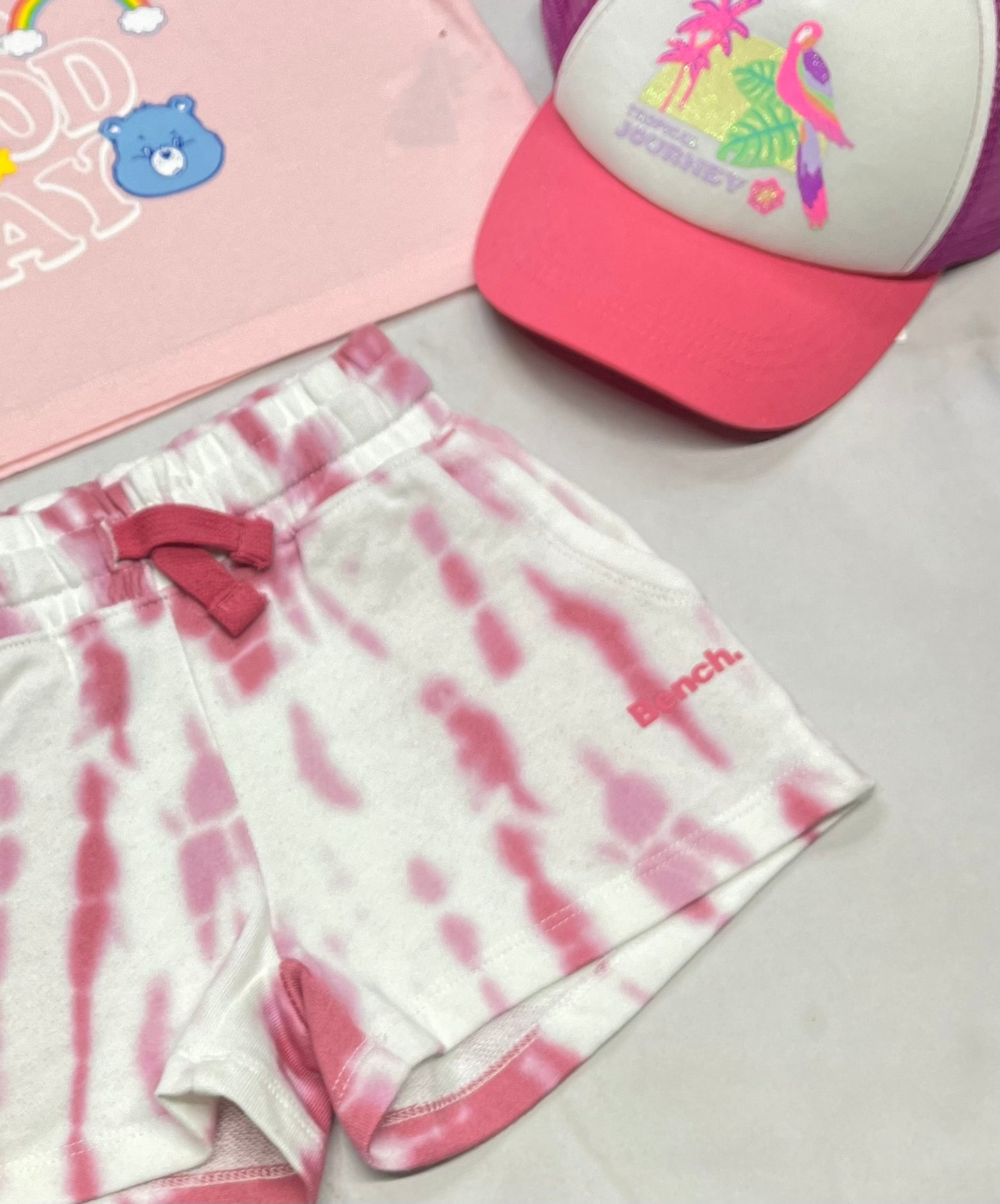 🌷 Short : Bench en ouaté 6 ans neuve. Logo au bas au devant .