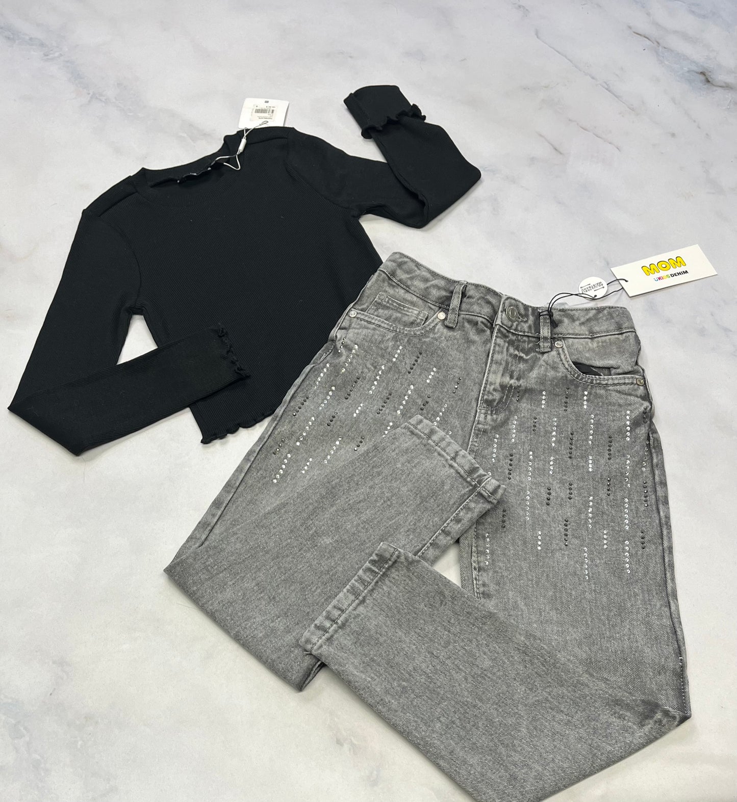 Duo 6 ans : Tag manche longue rib texturé + 6 ans neuf ! Mi hanche + MOM jeans 6 ans brillant neuf ! Ajustable .