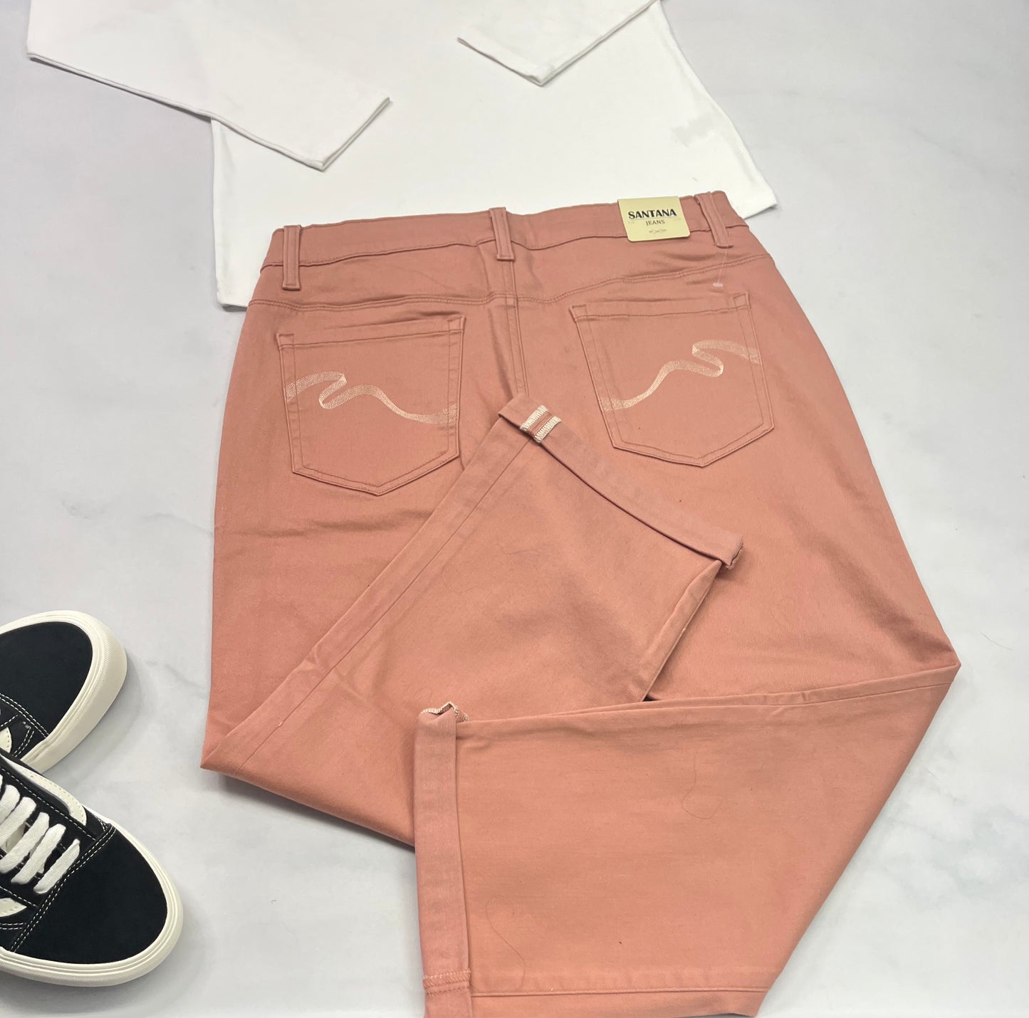 😍 Jeans stretch : vieux rose mou confo . Fait 10 ans femme longueur cheville ou longue si tu déroules le rebord .