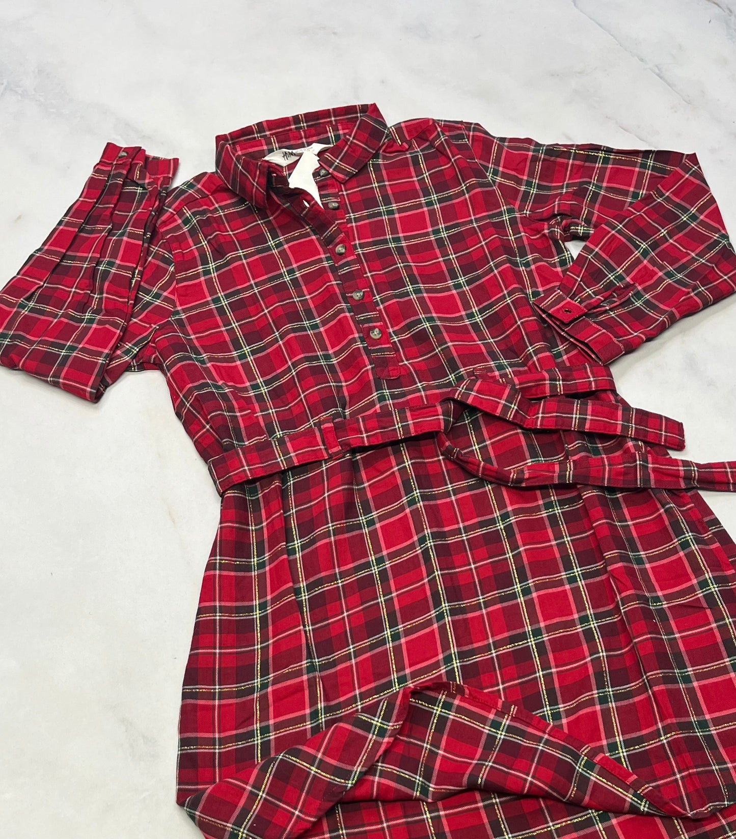 Robe : beau tissu avec fil OR brillant dans le tissu . 8-9(8 ans ) neuve .