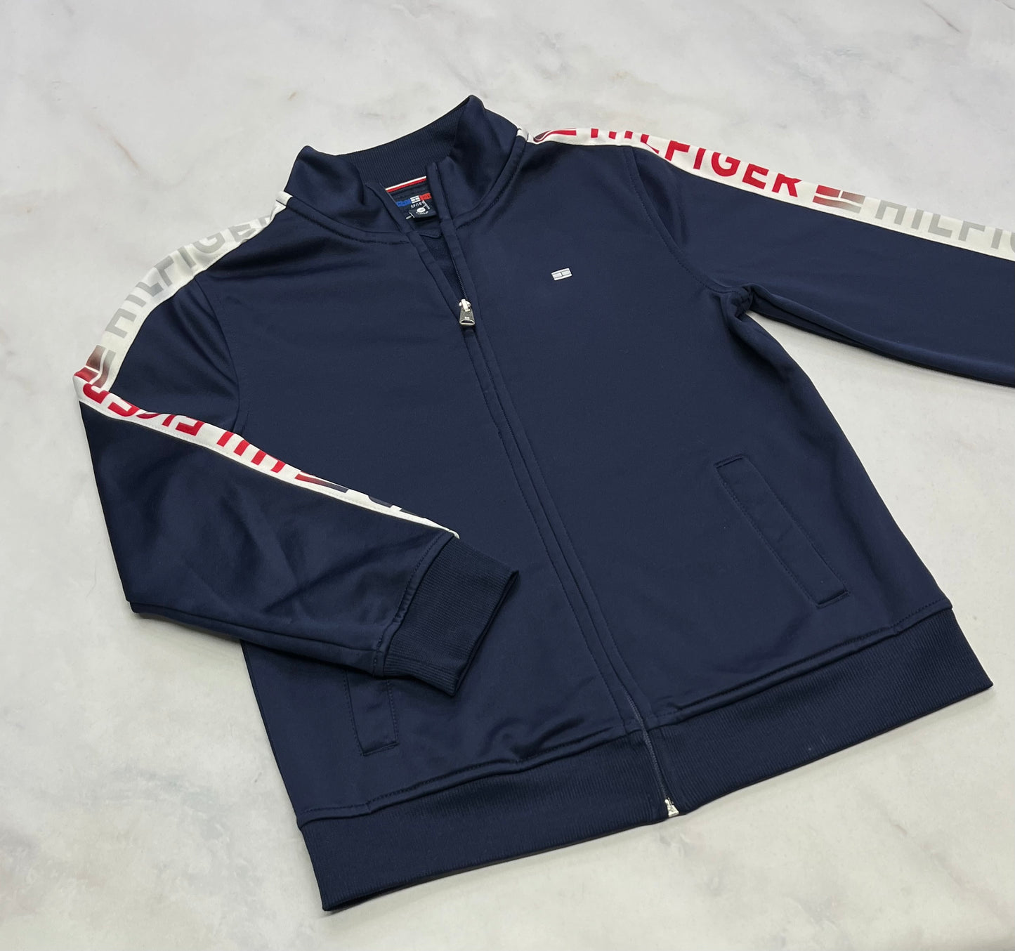 Tommy : Veste sport intérieur en micro polar + 9-10 ans garçon comme neuve .