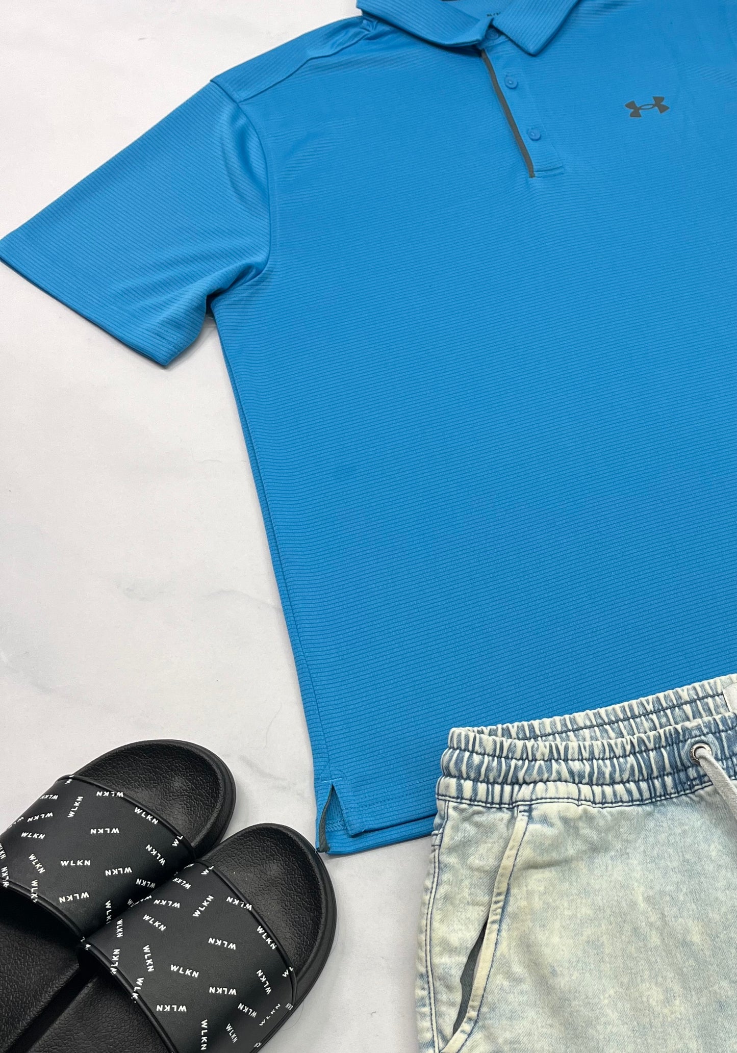 ☀️ SOLDE Polo sport : H.Armour XL homme neuf mais une mini ombrage ultra flou . Moin visible en vrai ( voir photo 2) .