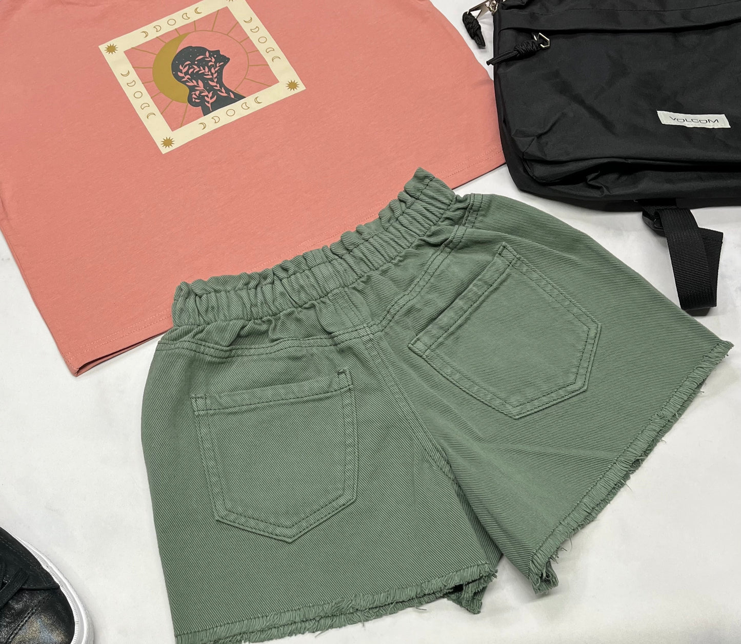🍃 Short jeans : molle blum avec taille élastique .10 ans fille neuve  .