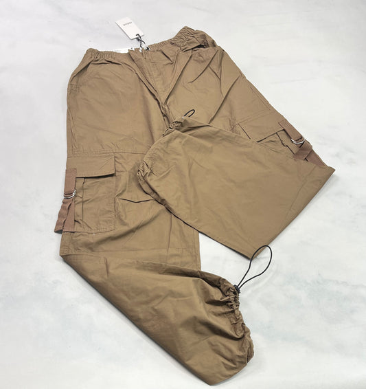 Pantalon : cargo taille et bas élastique . Defrost S/ femme coupe lousse tendance . Neuf!