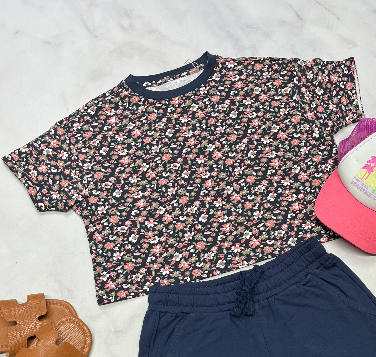 🌸 Haut fleurit : Marine et rose neuf ! 8 ans fille . Look mi hanche .