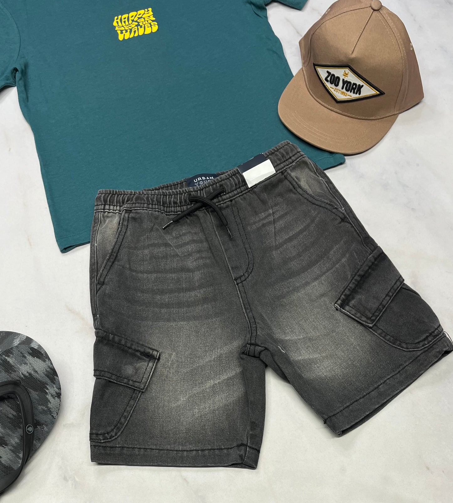 ☀️ Bermuda  jeans : cargo fait 7-8 ans garçon neuve.