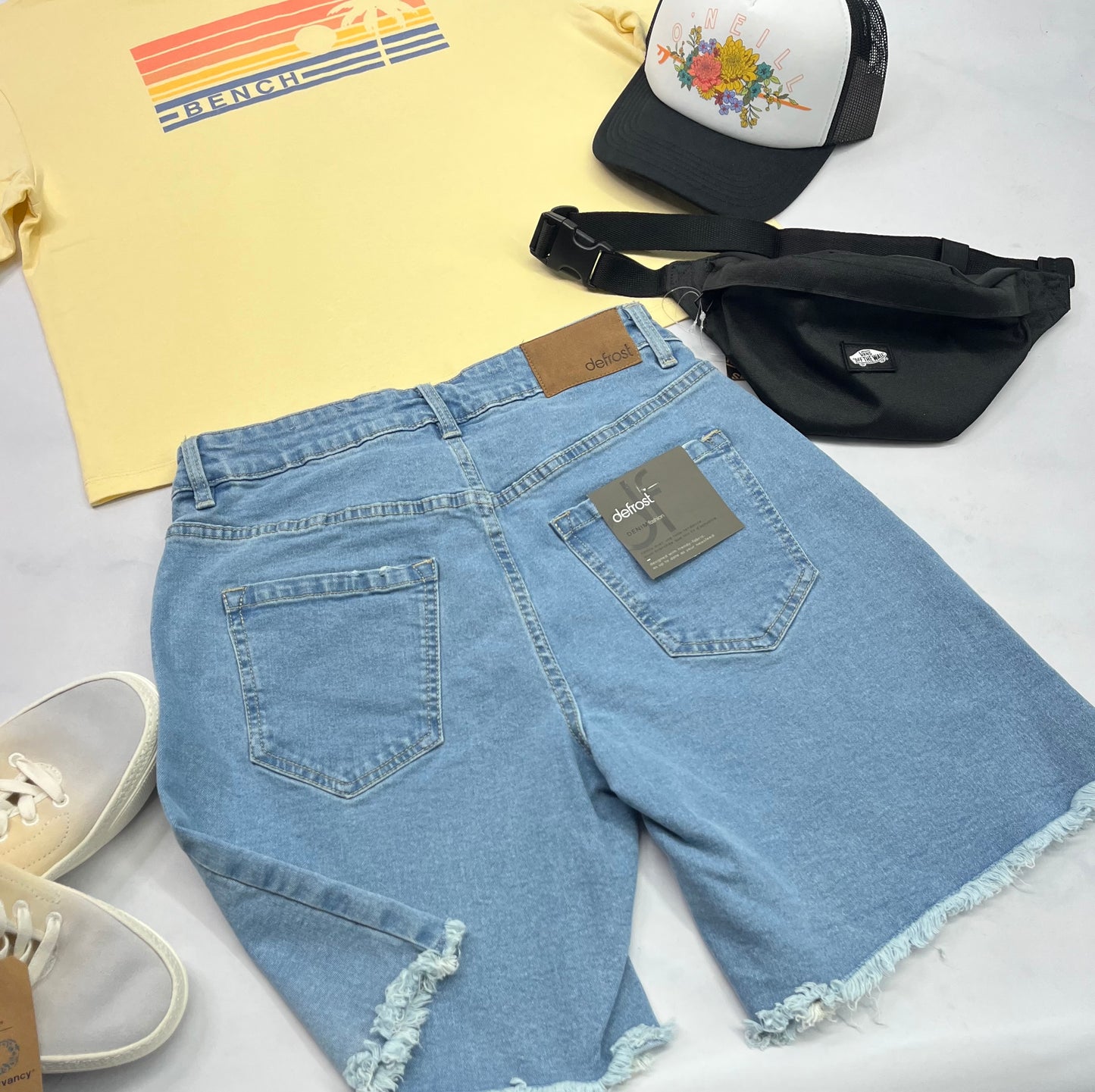 ☀️Bermuda : jeans stretch Defrost Gr : Medium 28/ fait 6 ans femme neuve .