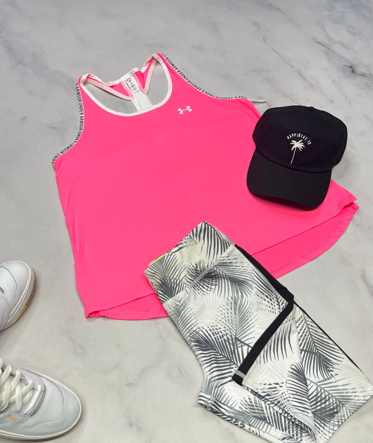 🫶 Camisole : H.Armour dos superbe en tissu de sport extensible . +16 ans fille coupe confo neuve.