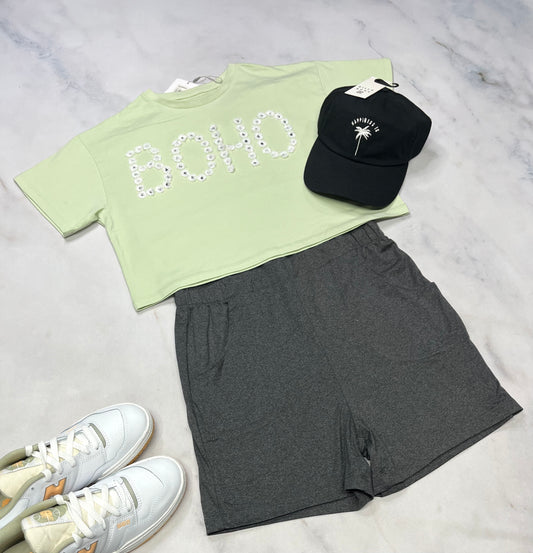 🌿 Manche courte : look écourté avec logo ( mini fleurs 3D) superbe . 14 ans fille look écourté neuf !