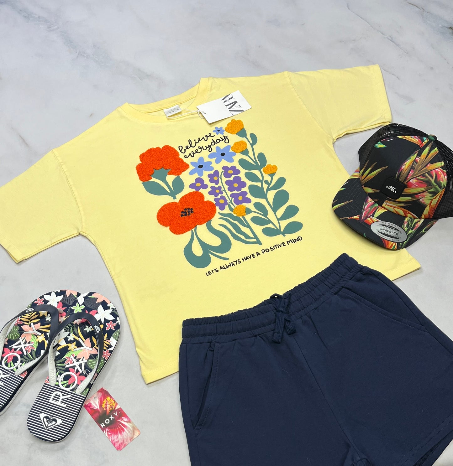 🌻 Manche courte : ZARA 12 ans fille neuf ! ( fleurs orangé sont bomber en tissu ratine ).