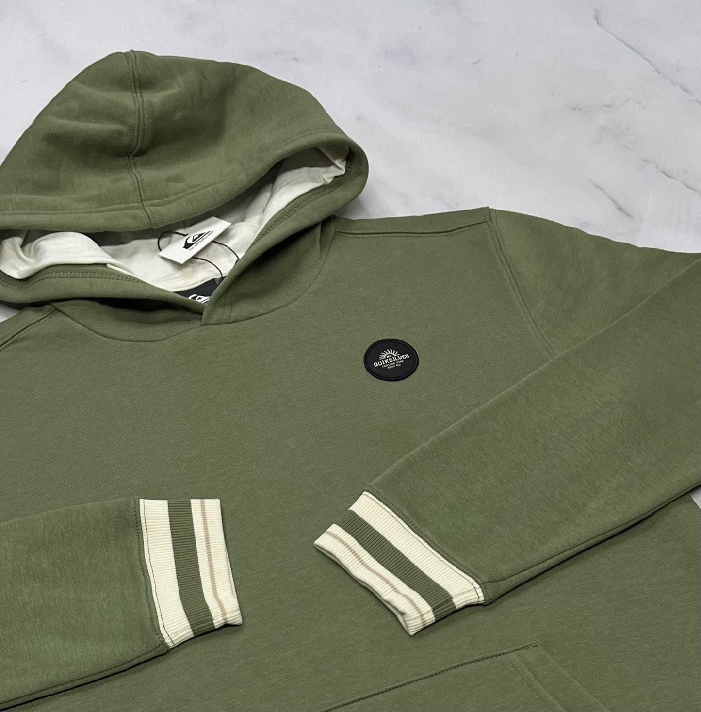 Quiksilver : Cagoule molle en ouaté kaki , douce à l’intérieur . Neuve 14-16 ans coupe confo .