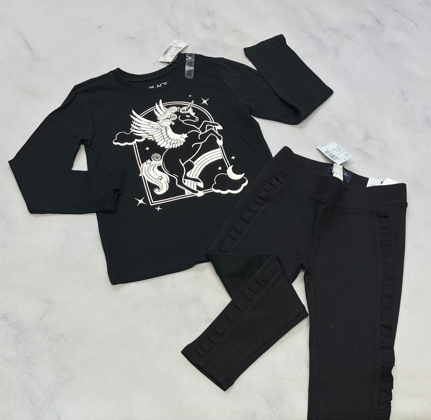 Duo neuf ! Manche longue logo argenté 4 ans neuf ! + skinny Jeg. beau détails sur les côtés . 4 ans neuf!