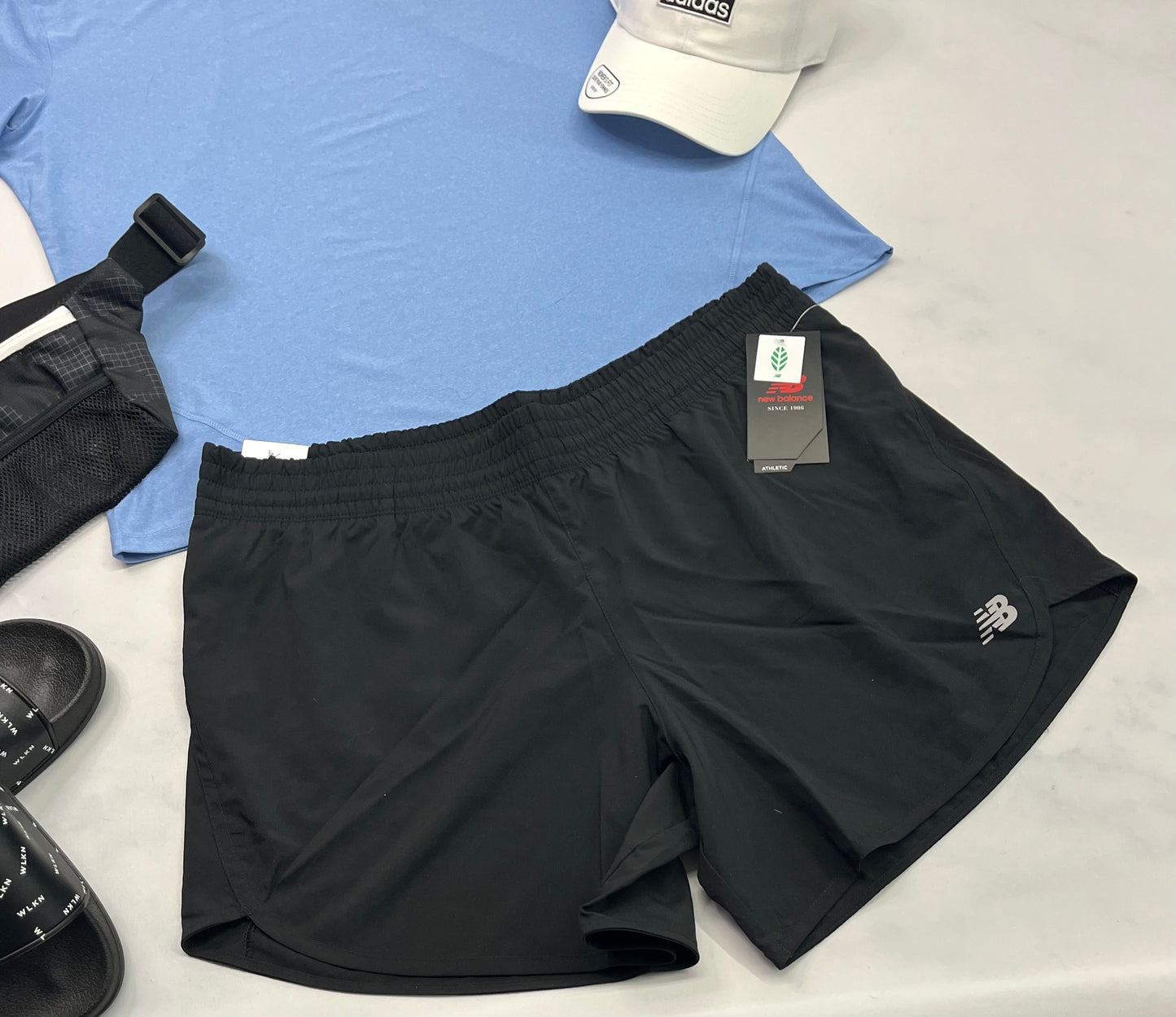 ☀️ Short : New Balance en tissu de sport léger . XL femme coupe confo neuve .