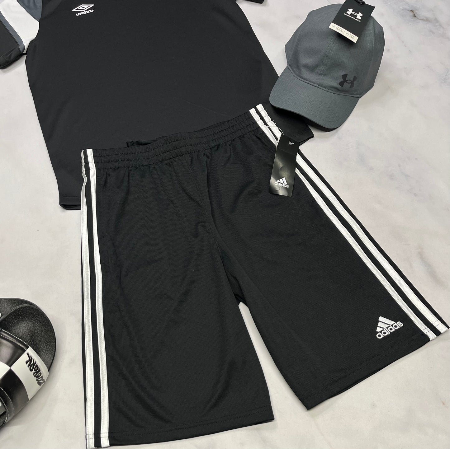 🤩 Bermuda : Adidas tissu de sport neuf ! 14-16 ans garçon.