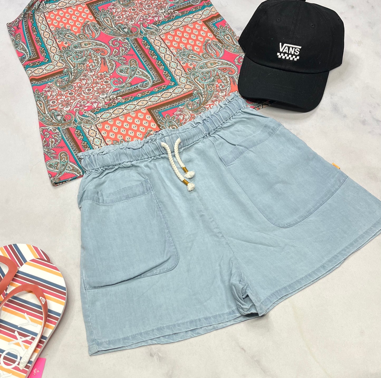 ☀️ Short : en jeans ultra molle confo taille haute Island 16 ans fille neuve .