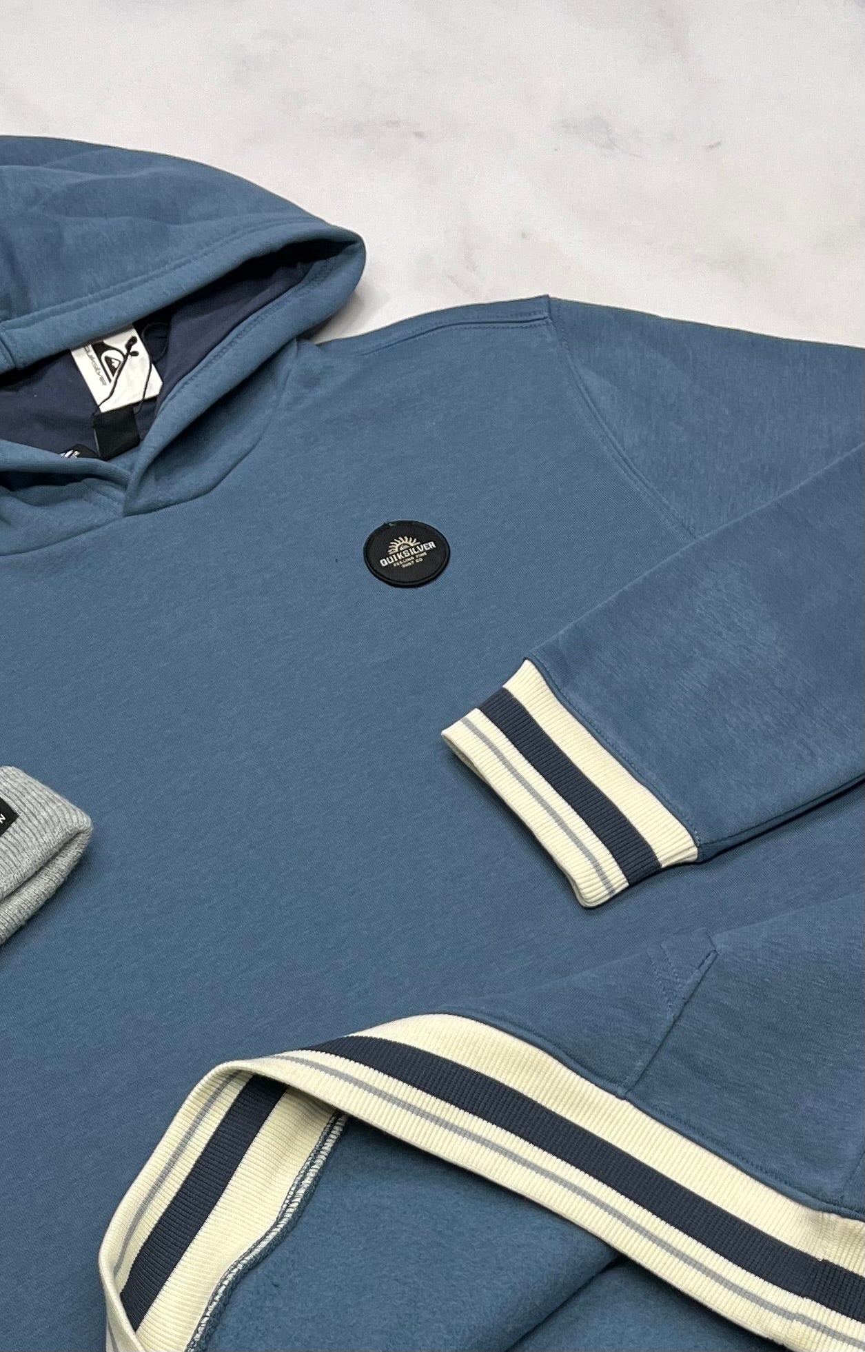 ❄️ Quiksilver Cagoule : en ouaté souple neuve . 18-20 ans hyper confo . Qualité ++