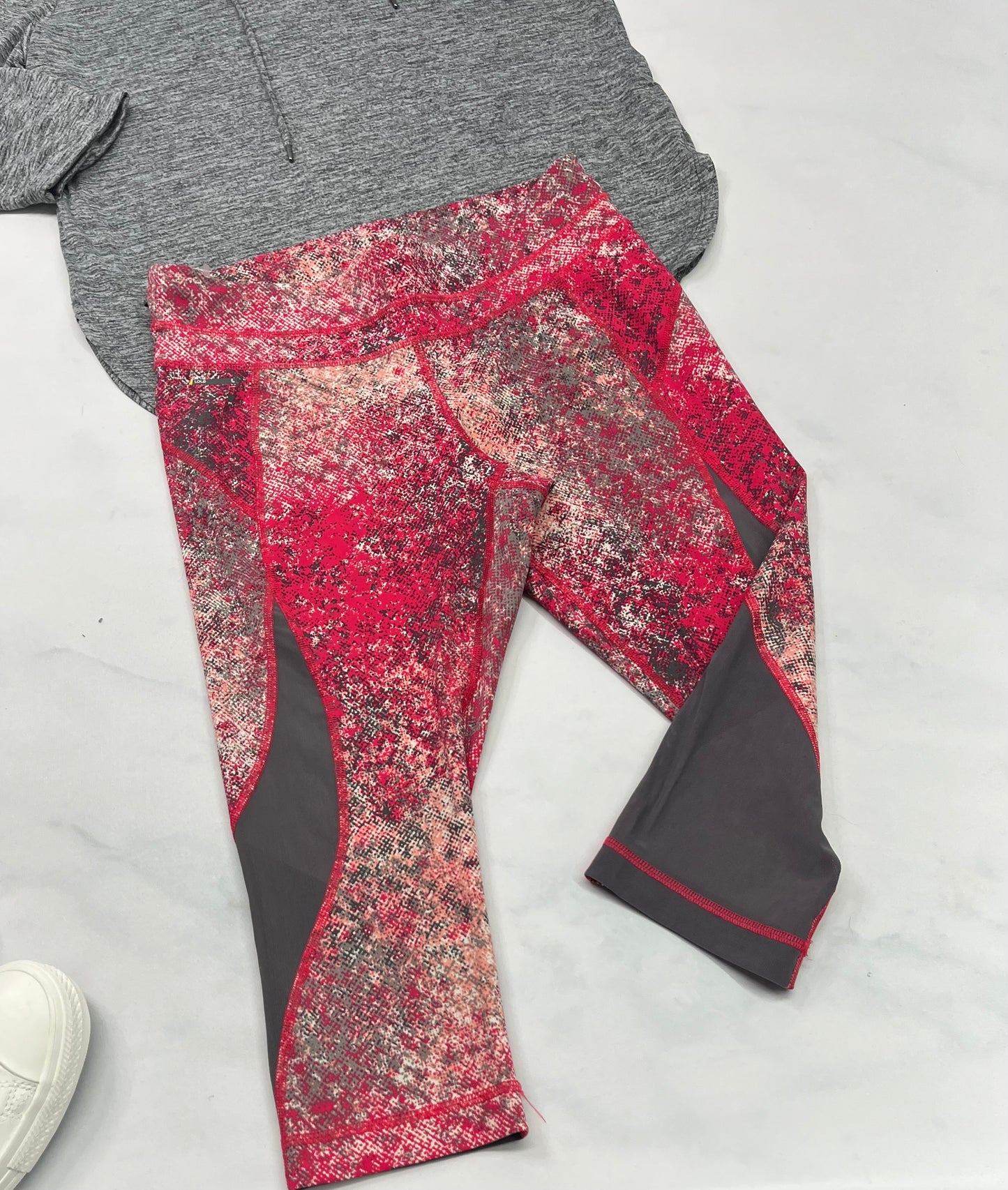 😍 Capri Lolë : tissu sport M/ fit ( S-M femme ) comme neuf ! Zip au dos.