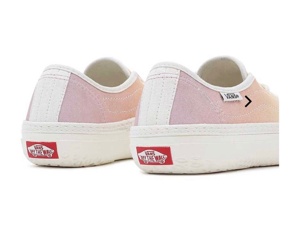 🌴 Souliers Vans : Modèle Hyperrr confo neuf ! Gr : 7.5 et 8.5 femme en stock neuf !