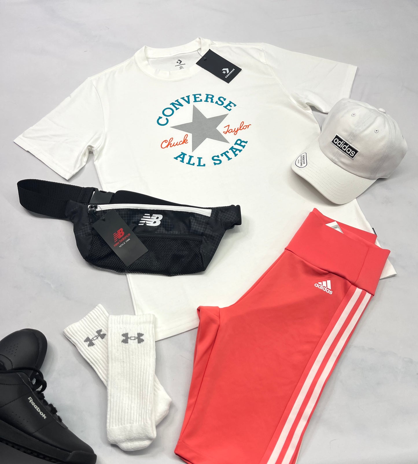 🤩T-Shirt : Converse unisexe. Small homme ou fait Small Over Size femme .