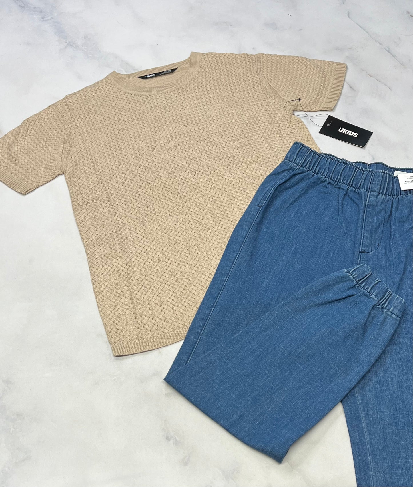 DUO : Manche courte en tricot + 10 ans + Jeans neuve 9/10 ans