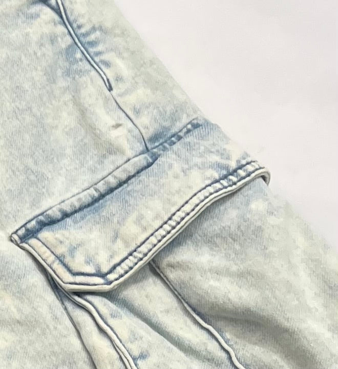 🌵 SOLDE Bermuda: Jeans cargo Defrost M/ homme ultraaa mou confo. Super état à part une tache de chaque côté prêt des poches .